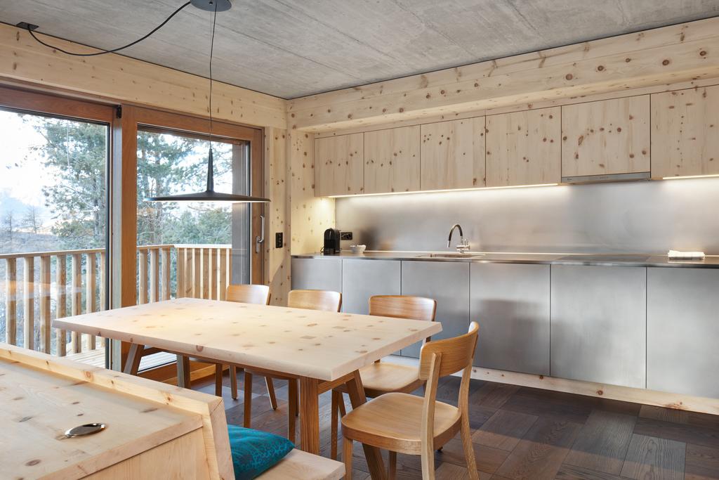 Alpine Lodge Chesa Al Parc بونتريسنا الغرفة الصورة