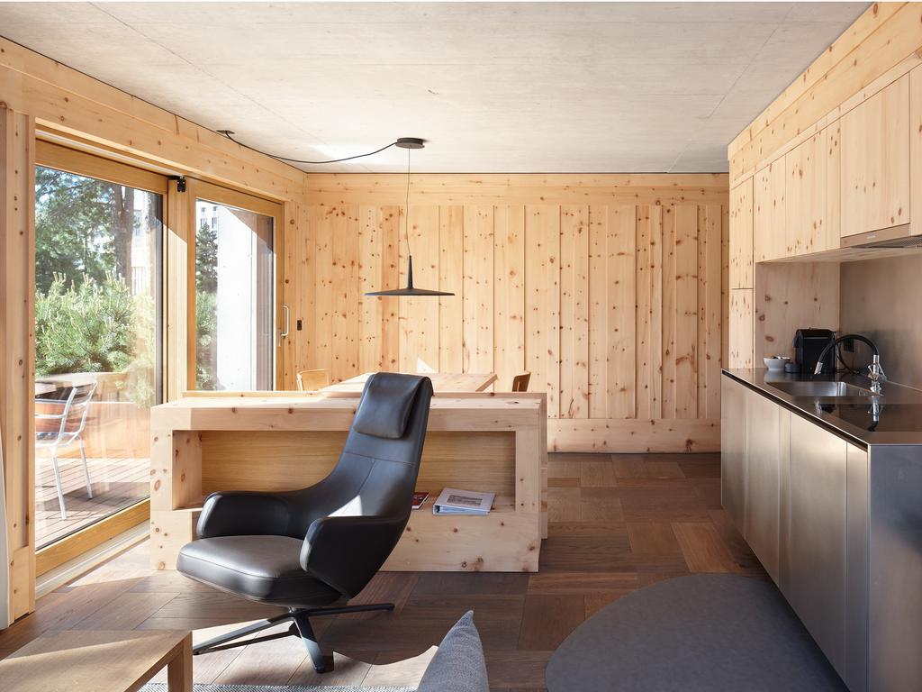 Alpine Lodge Chesa Al Parc بونتريسنا الغرفة الصورة